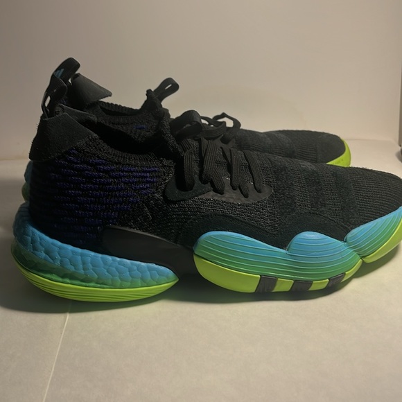 Trae young basketball shoes - Picture 2 of 5